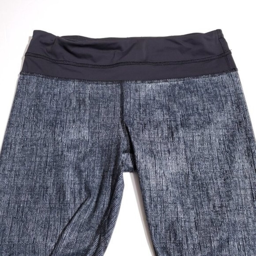 Lululemon Run Inspire Crop II Size 6 Burlap Texture Black Dune Gray Luxtreme - Picture 3 of 12